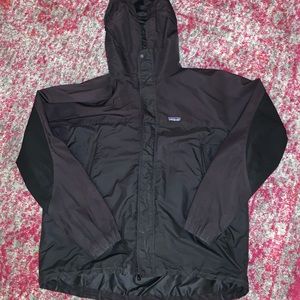 Large Men’s Patagonia rain jacket in Black